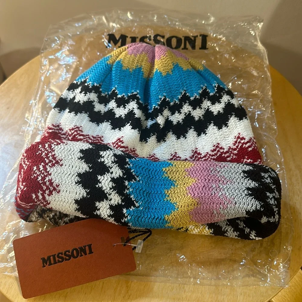 NWT Iconic Missoni SUPER SOFT Wool Beanie Hat Unisex (Size OS Blue Pink Multi) - Picture 1 of 8
